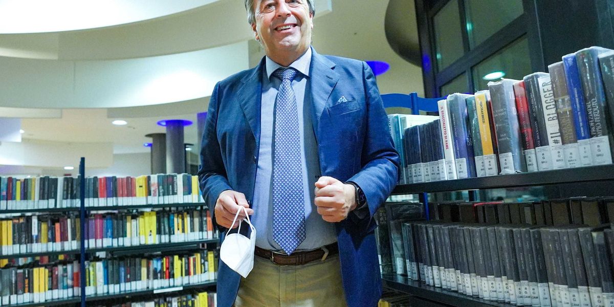 anche di fronte a morti e sentenze burioni nega gli effetti avversi