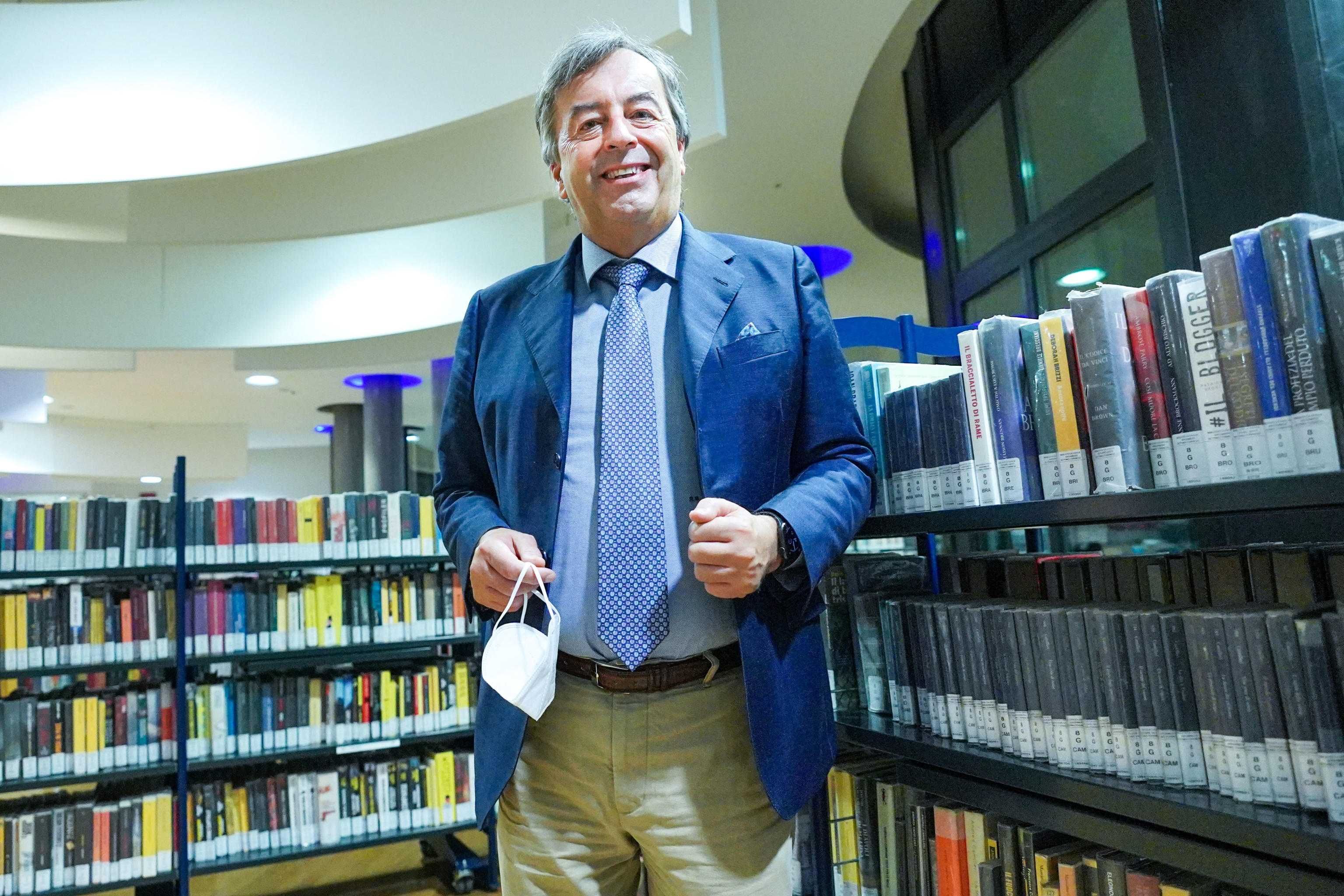 Anche di fronte a morti e sentenze Burioni nega gli effetti avversi