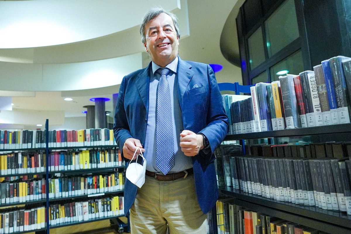 Anche di fronte a morti e sentenze Burioni nega gli effetti avversi
