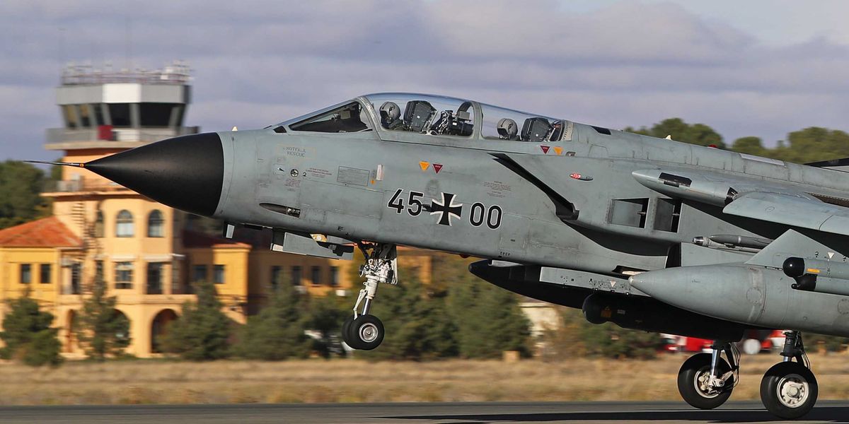 Torna la Luftwaffe. Berlino liscia Donald e compra aerei Usa Torna la Luftwaffe. Berlino liscia Donald e compra aerei Usa