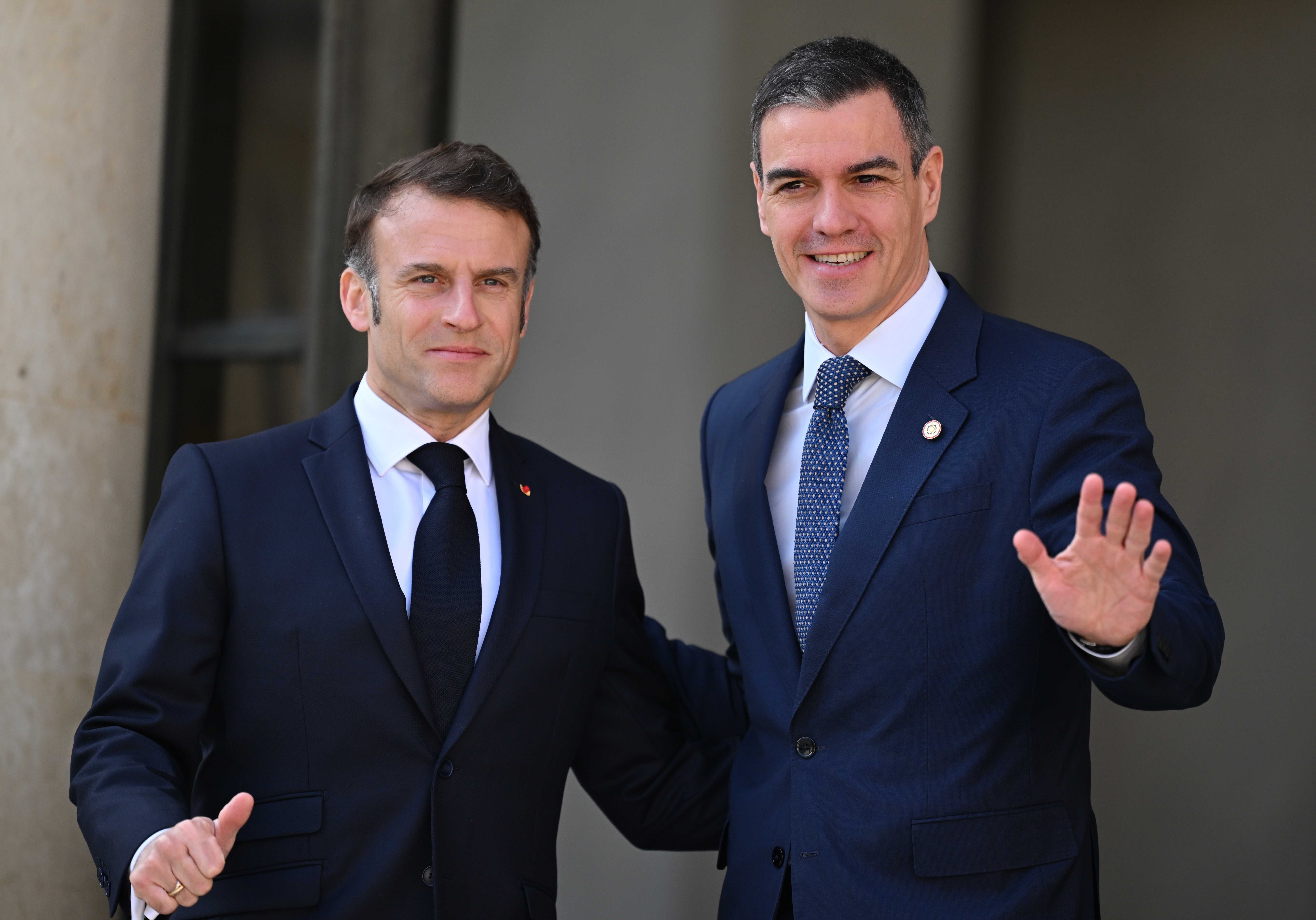 Macron e Sánchez danno il colpo di grazia all’auto