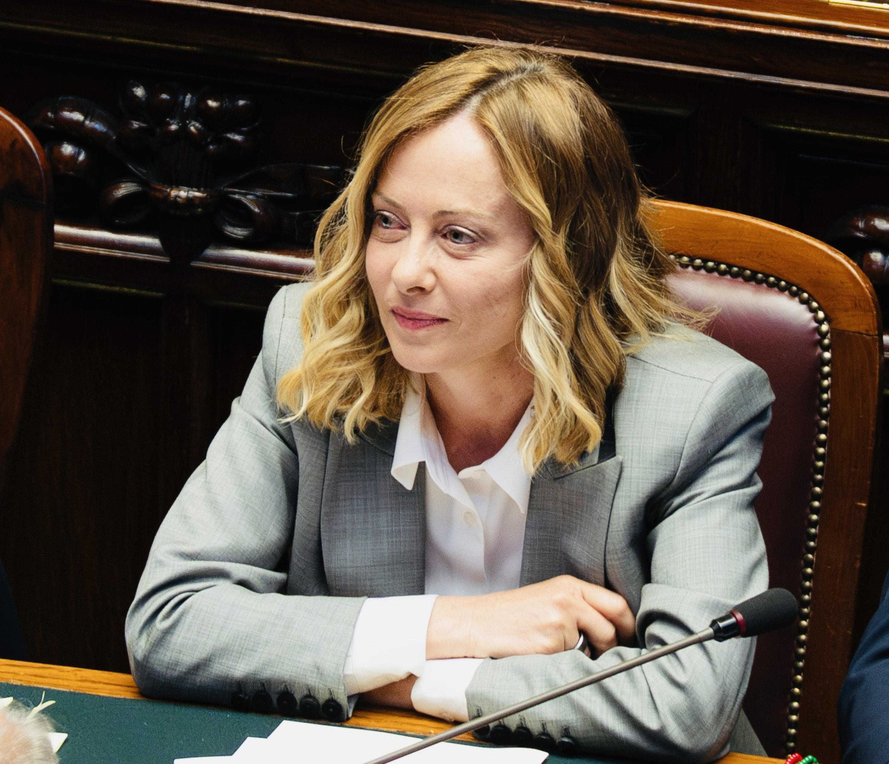 Il premier in Aula risponde sui dazi. E intanto esclude l’Asia dal 5G