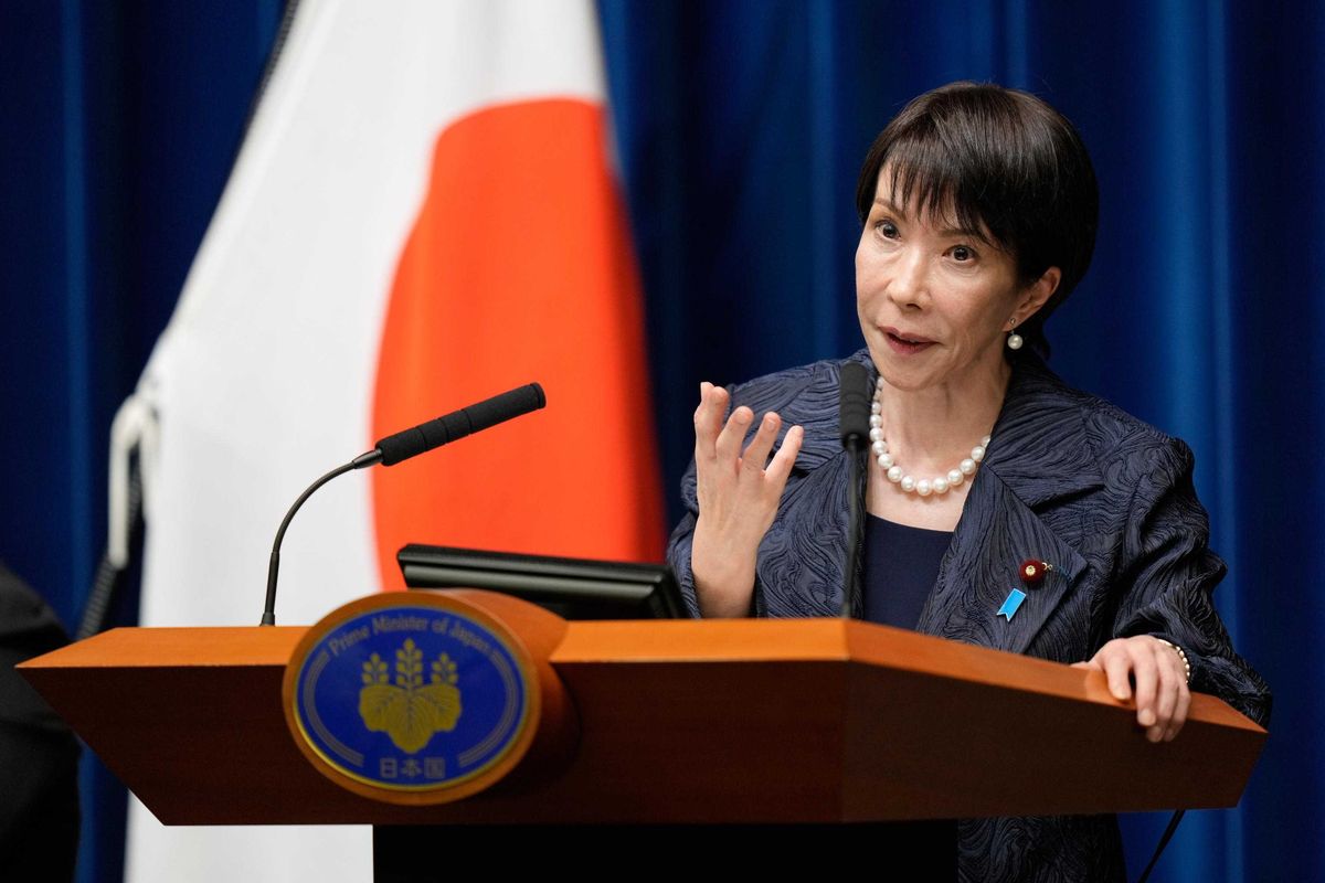 Un falco anti Cina vicino a The Donald: Tokyo sceglie il suo primo premier donna