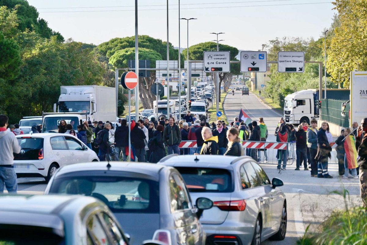 Italiani paralizzati, volano solo gli onorevoli velisti