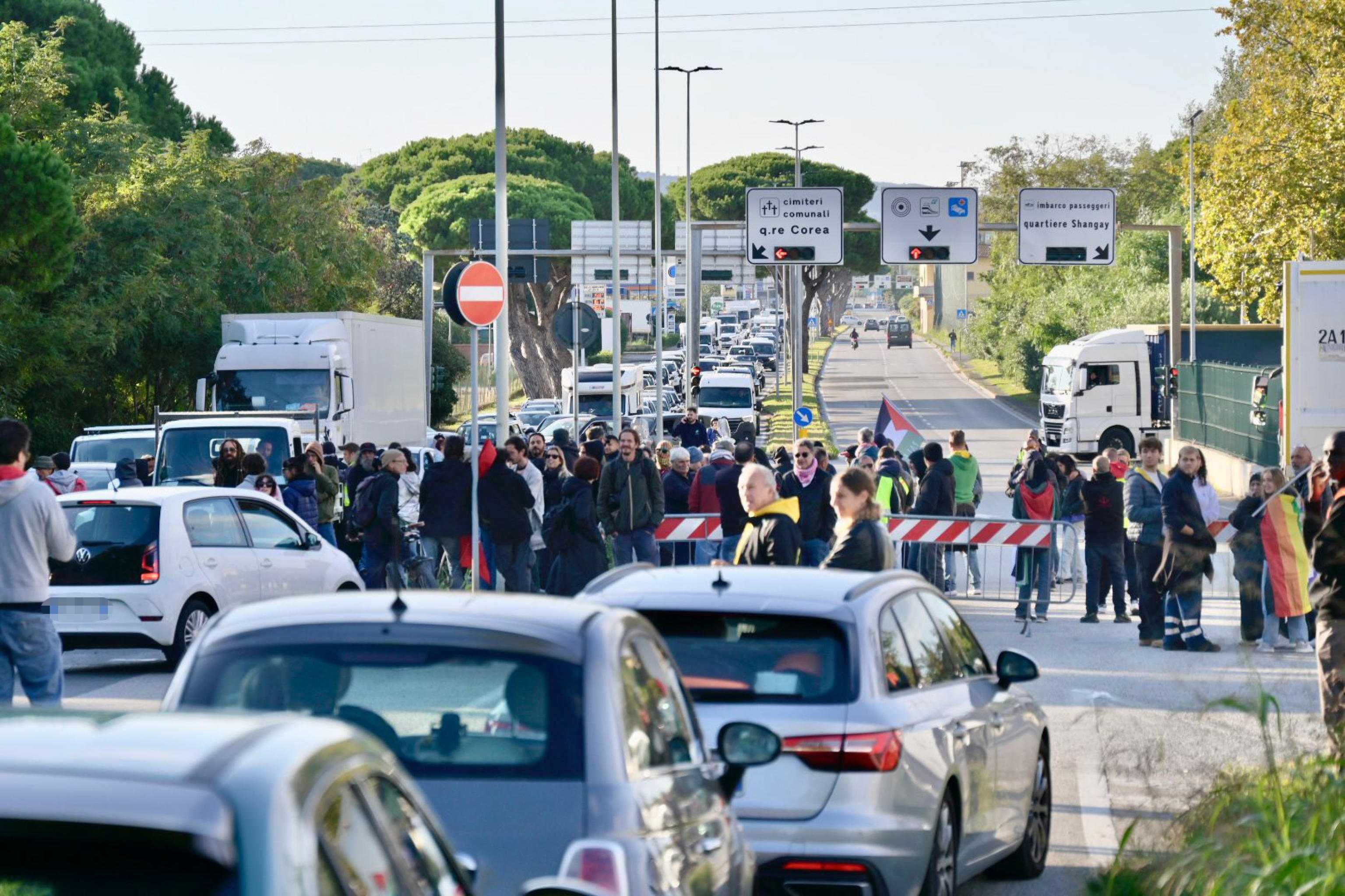 Italiani paralizzati, volano solo gli onorevoli velisti