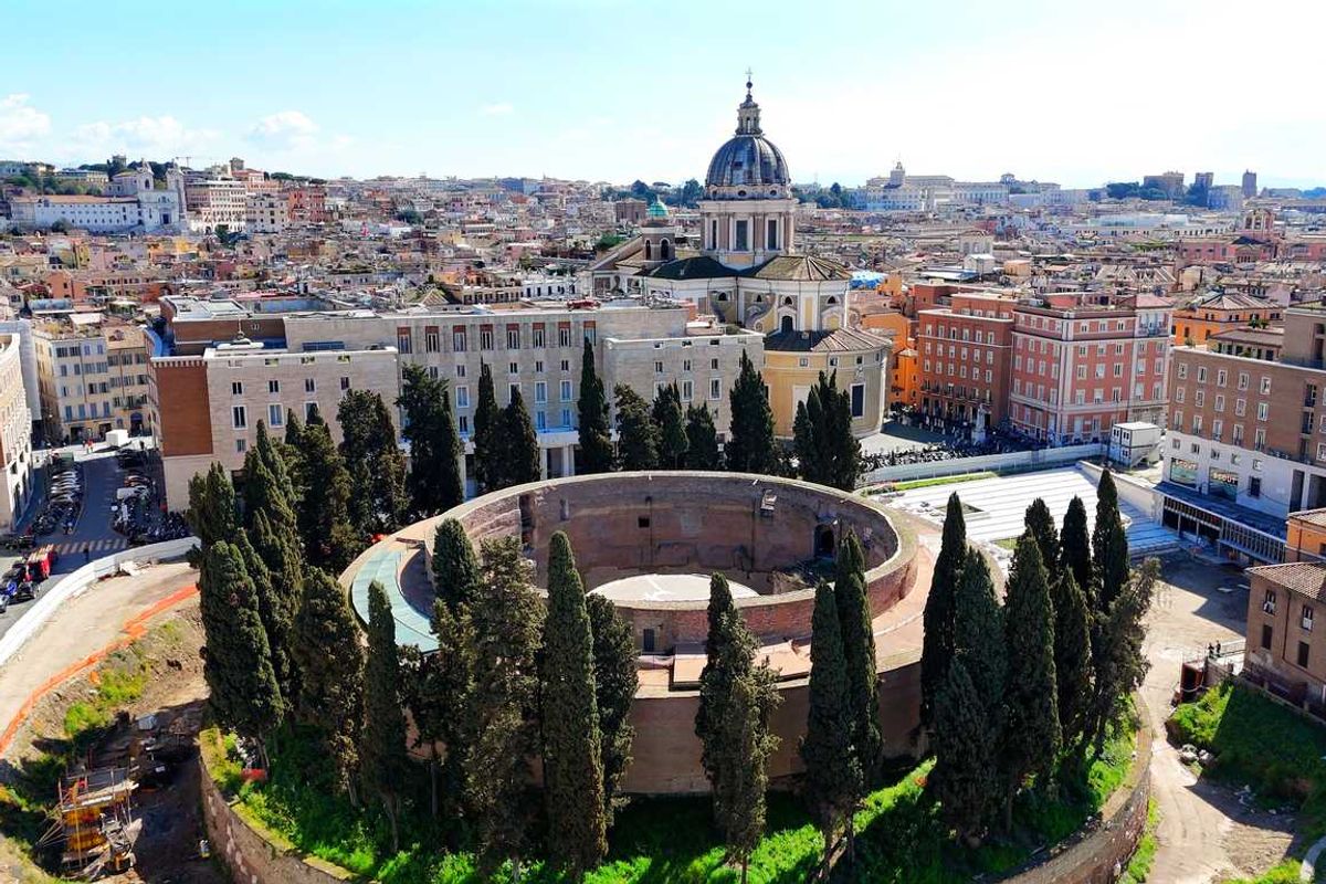 Ennesima strage di alberi a Roma
