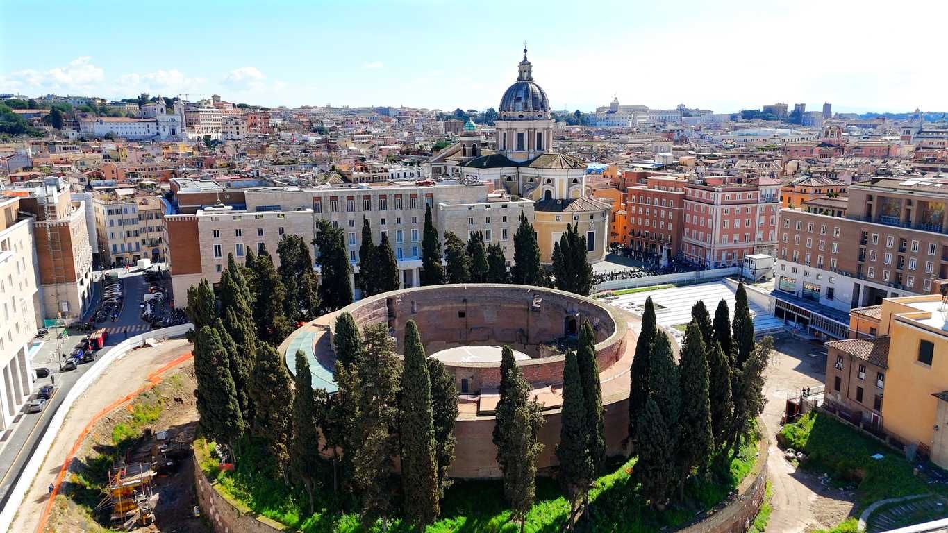 Ennesima strage di alberi a Roma