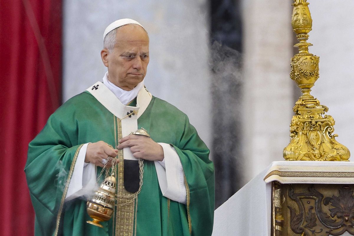 Si presenta da erede ma corregge la rotta. Il metodo Prevost archivia Bergoglio