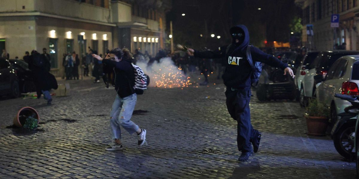 Compagni che sbagliano? No, maranza che sfasciano