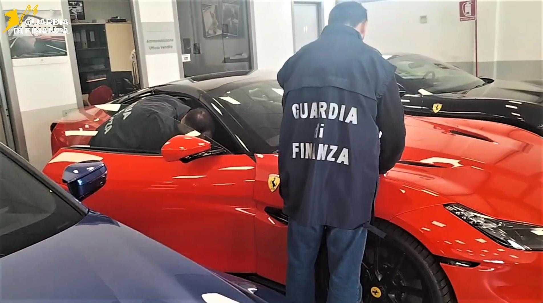 Traffico di auto di lusso: la GdF scopre un illecito da 43 milioni