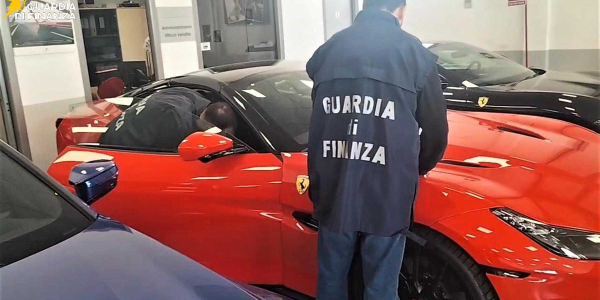 Traffico di auto di lusso: la GdF scopre un illecito da 43 milioni