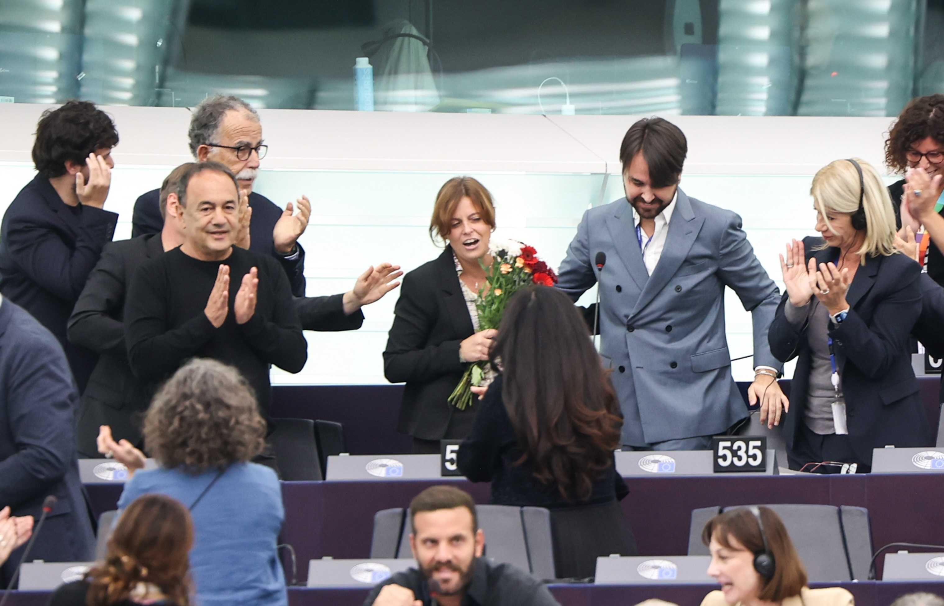 L’okkupatrice Salis vince l’impunità e brinda alle martellate degli Antifa