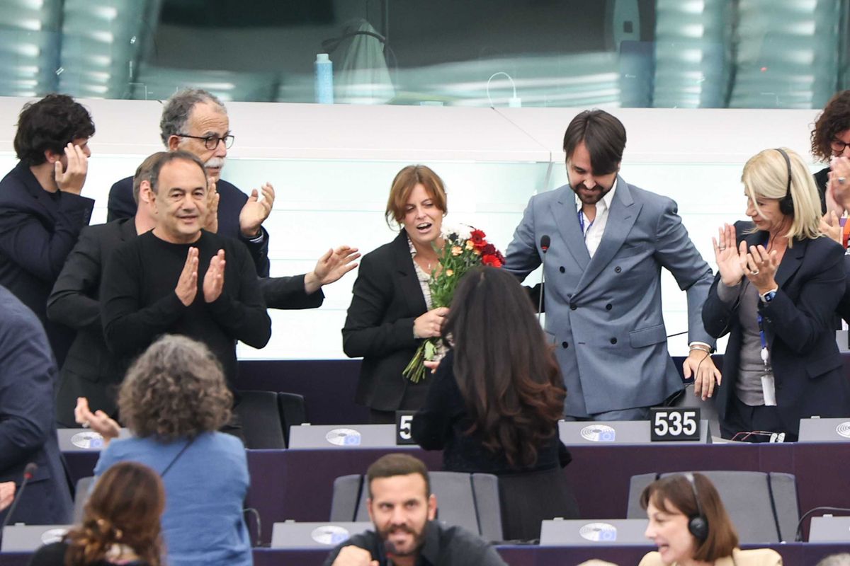 L’okkupatrice Salis vince l’impunità e brinda alle martellate degli Antifa