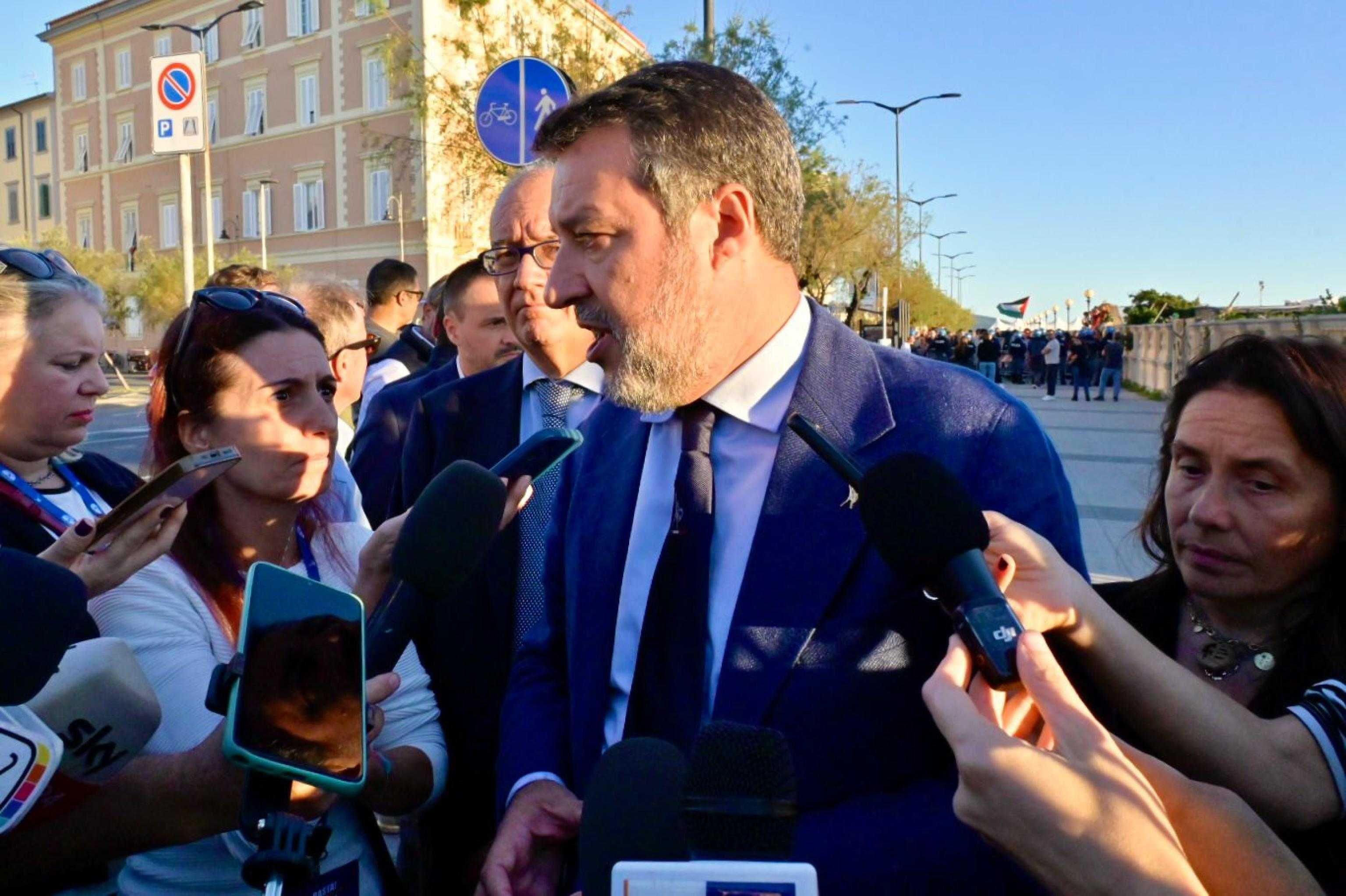 Tensioni a Livorno, Salvini: «Certa sinistra alimenta odio e rabbia»