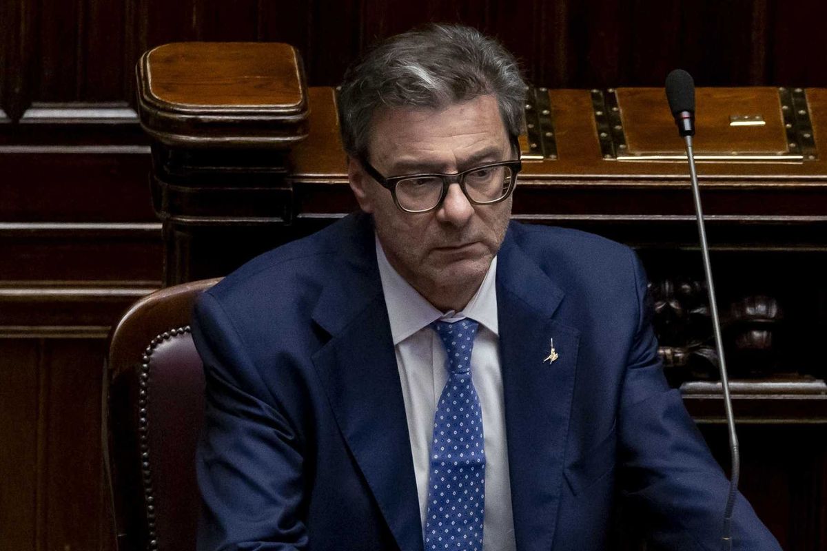 Piano per tagliare l’Irpef al ceto medio. Allarme dei tecnici: col riarmo più debiti