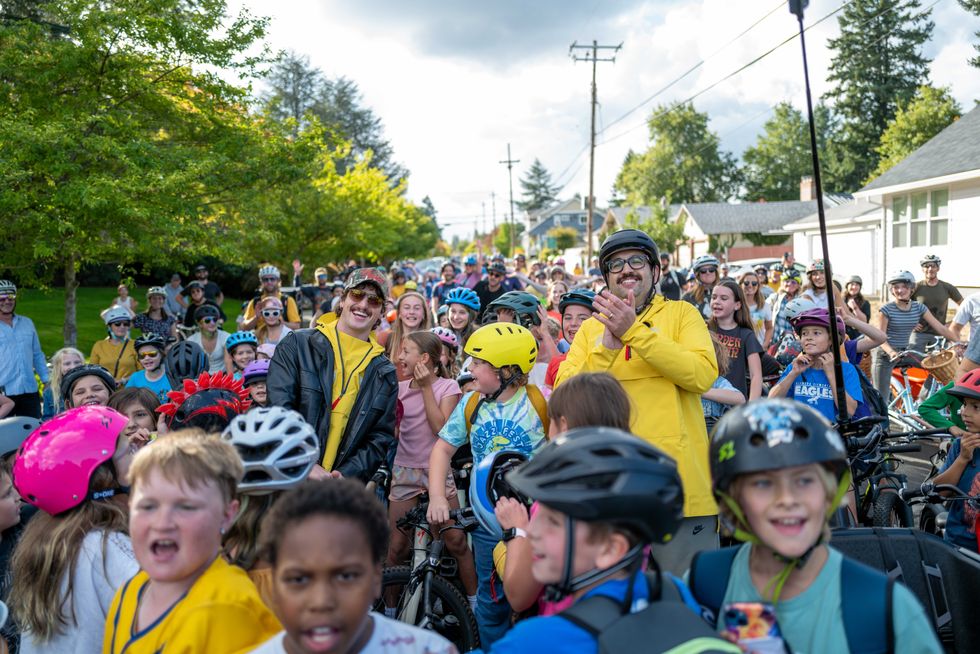 Singer Benson Boone surprised hundreds of elementary school kids by joining their 'bike bus'