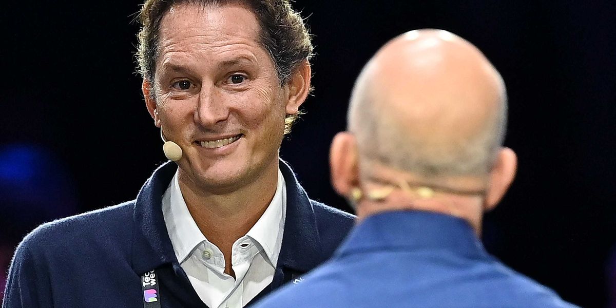 Elettriche dimezzate, ma non basta. Parla Elkann e la Ferrari perde il 15% Elettriche dimezzate, ma non basta. Parla Elkann e la Ferrari perde il 15%