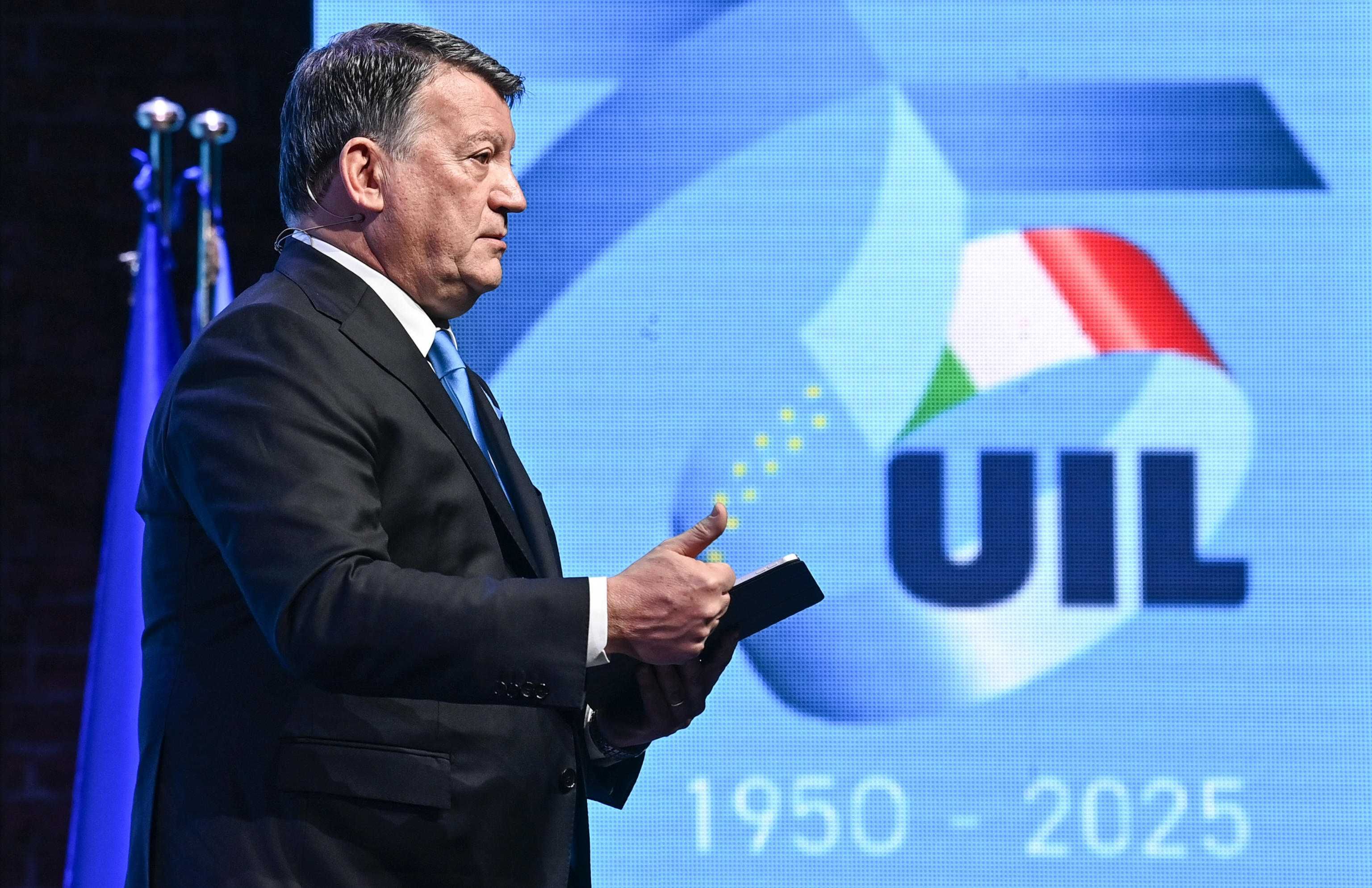 Anche la Uil si smarca da Landini