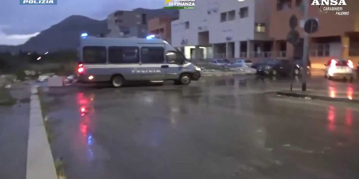 Palermo: arresti, sequestri di droga e denunce allo Zen Palermo: arresti, sequestri di droga e denunce allo Zen