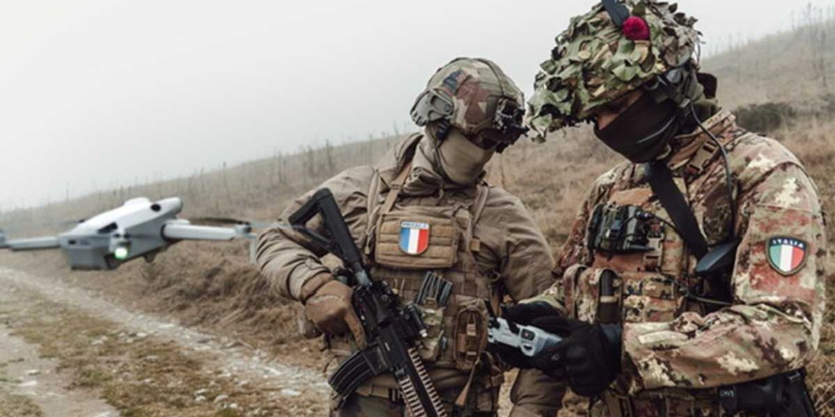 Alpini e Legione straniera francese si esercitano sulle Alpi piemontesi Alpini e Legione straniera francese si esercitano sulle Alpi piemontesi