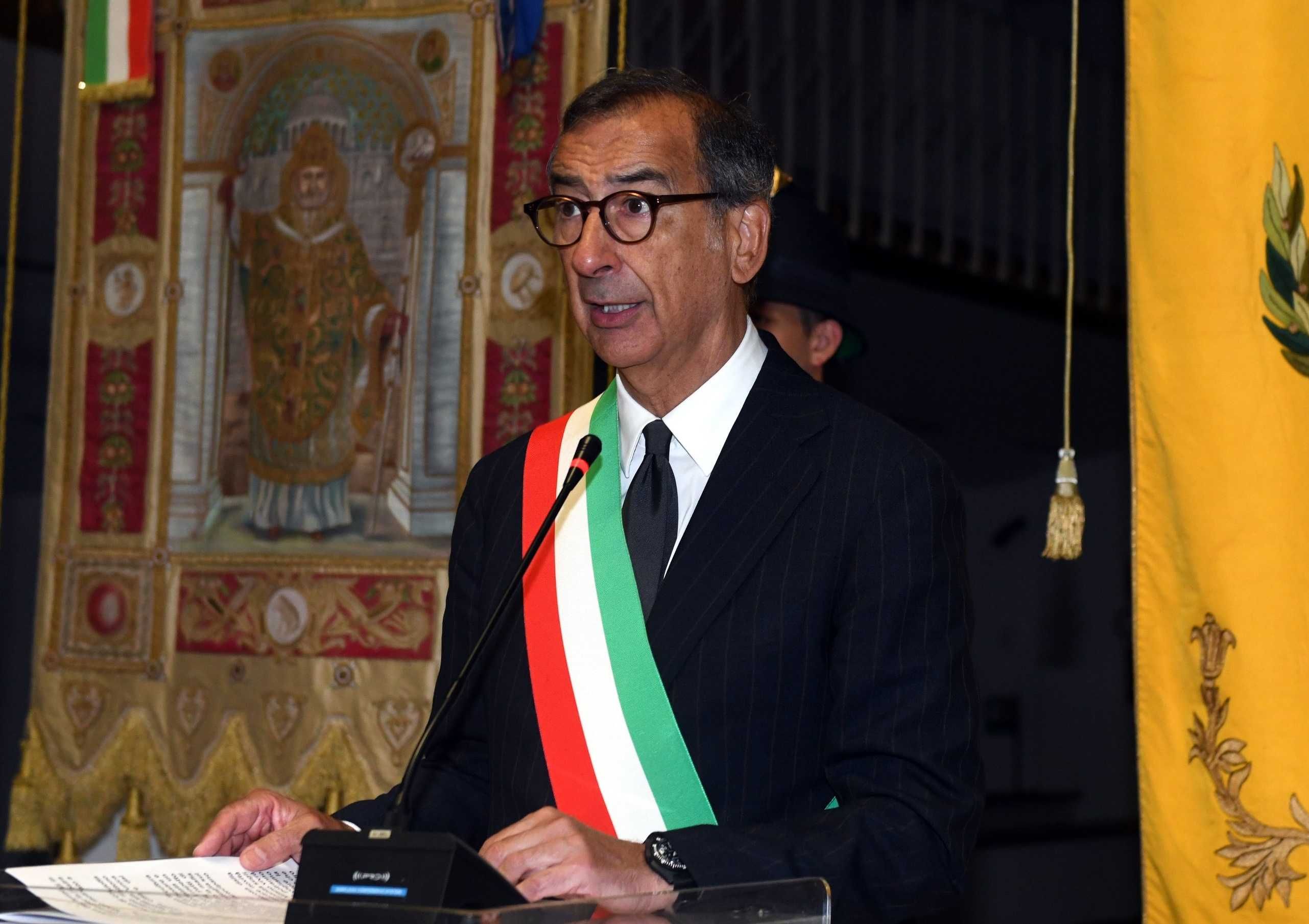 Sala dà i numeri pure sui femminicidi per nascondere i veri mali di Milano