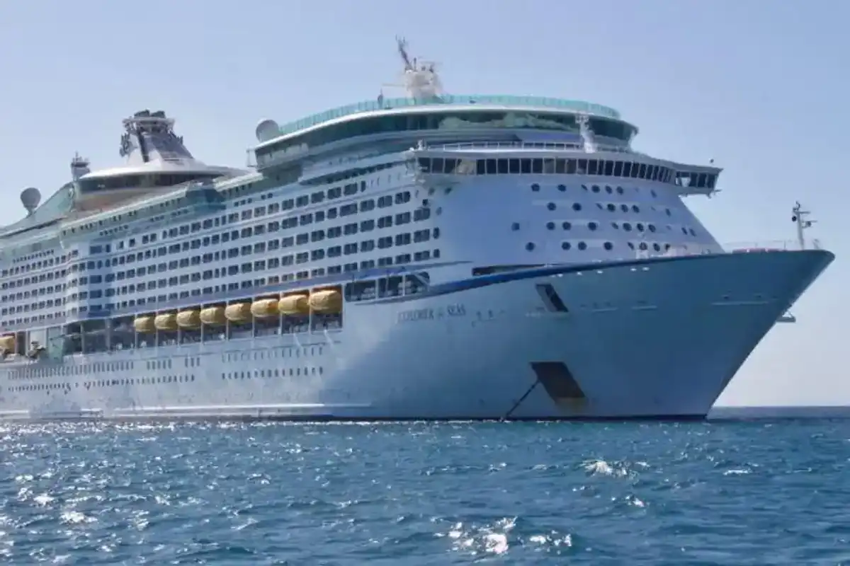 cruise ship, angelyn burk, living on a cruise