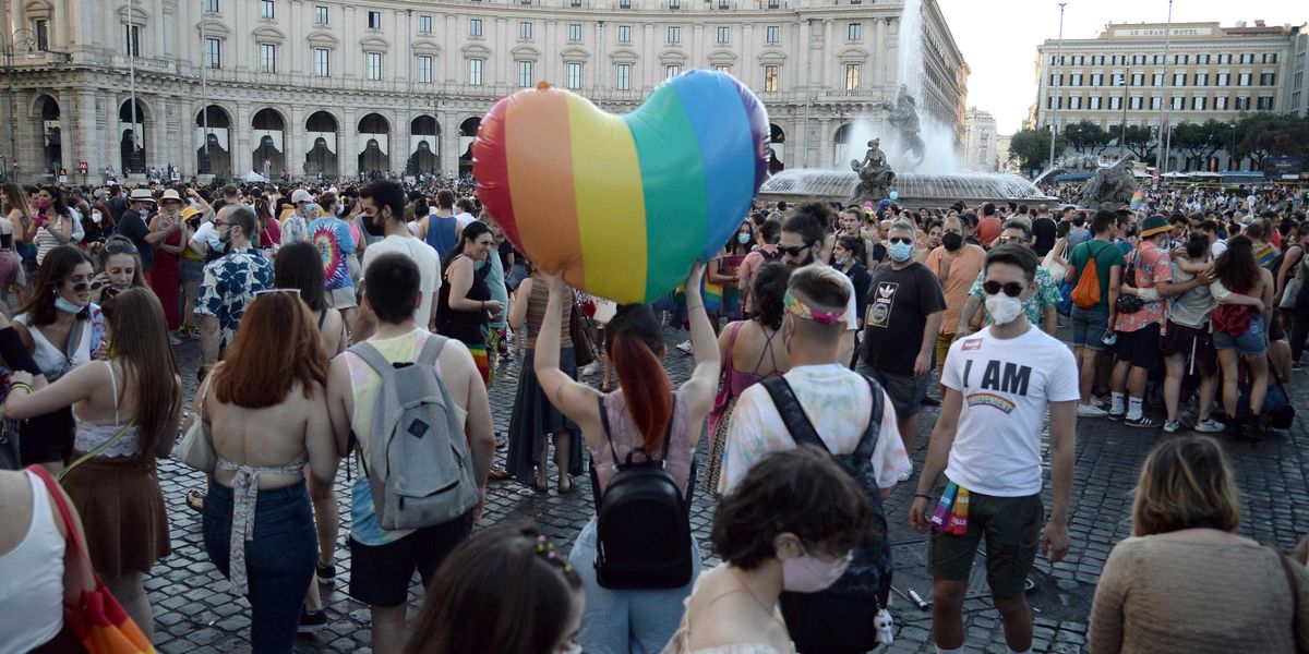 Cari vescovi, vi conviene pentirvi e non andare al gay pride Cari vescovi, vi conviene pentirvi e non andare al gay pride