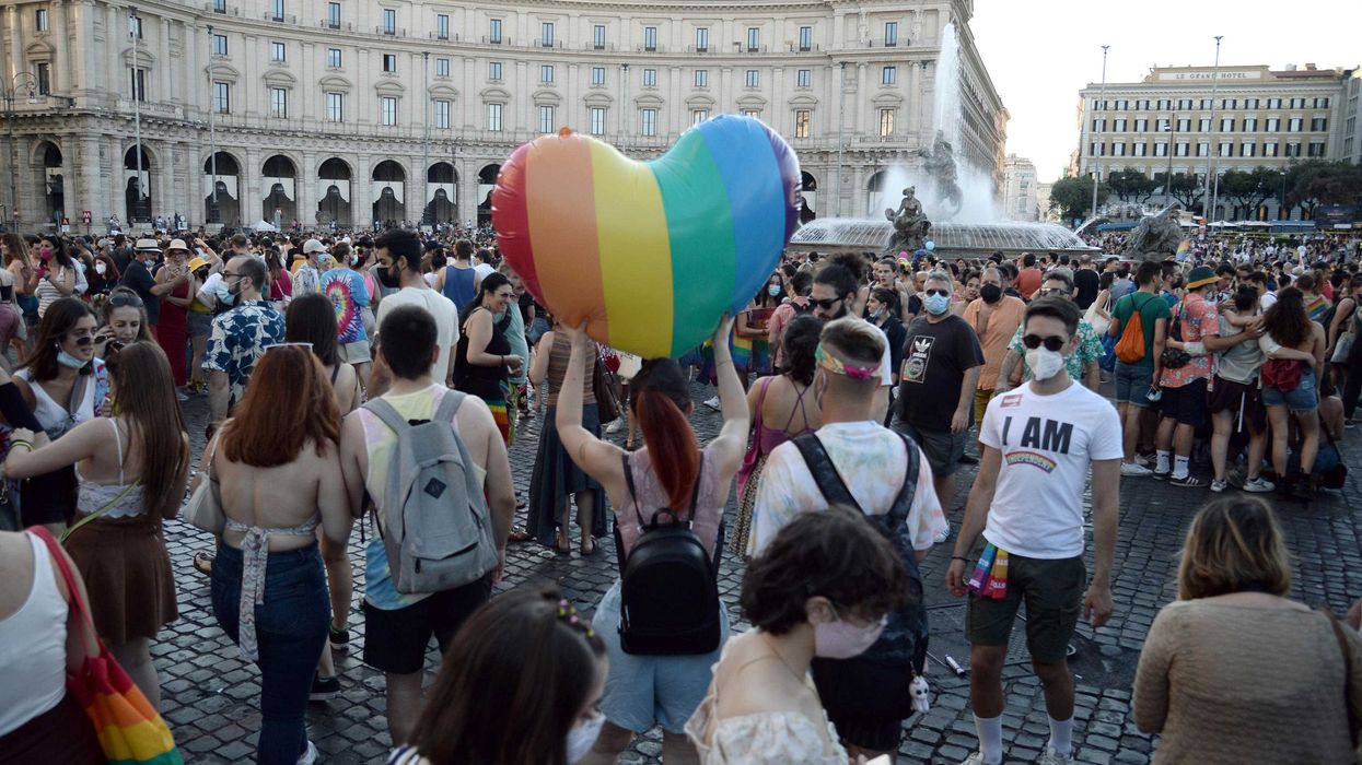 Cari vescovi, vi conviene pentirvi e non andare al gay pride