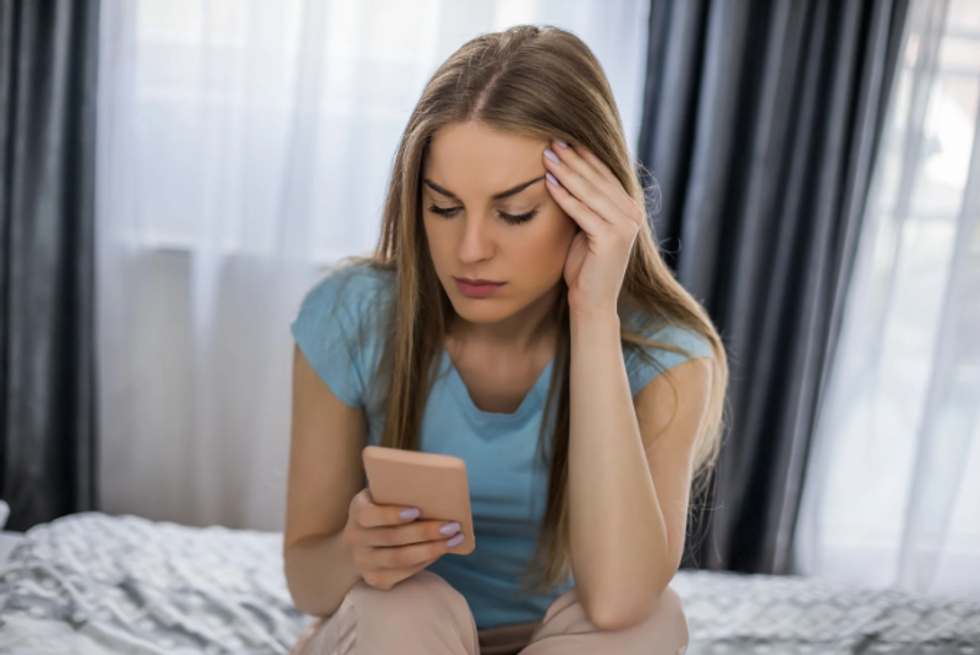 Experts share a simple mind shift to stop comparing yourself to others on social media