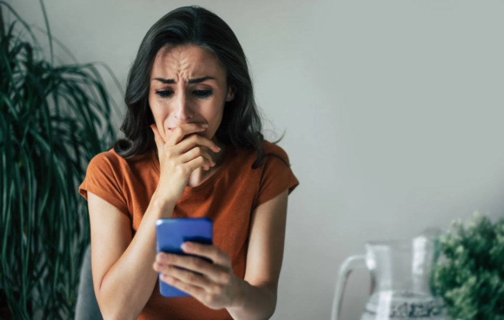 sad woman, woman with phone, social media, comparison, perfect life, influencer