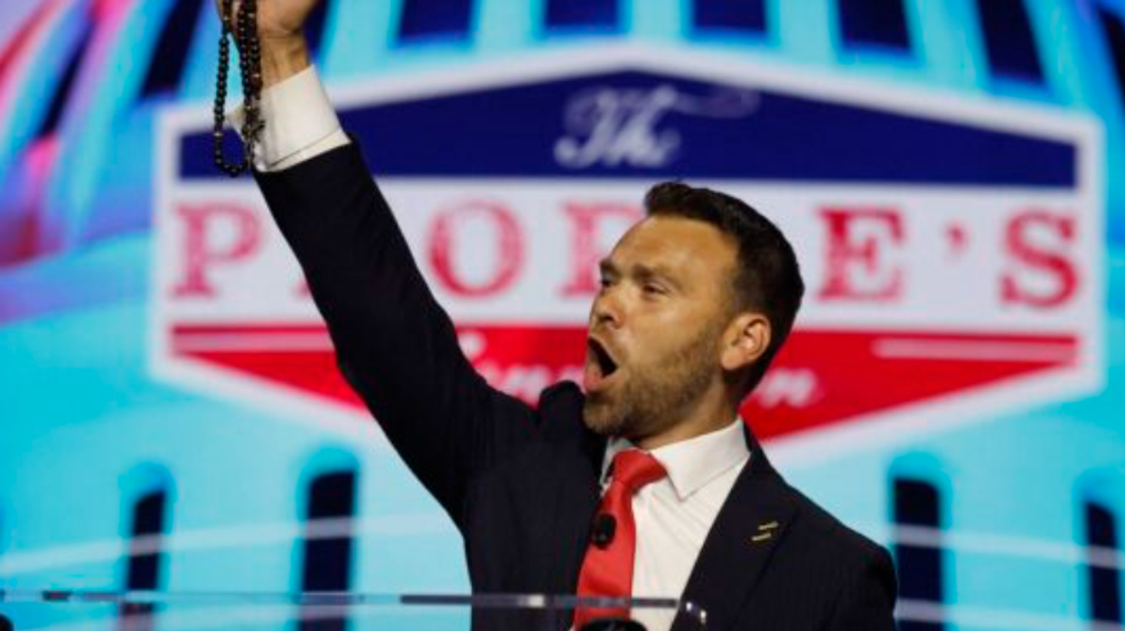 Hegseth Replacing Pentagon Press Corps With MAGA Propagandists, Conspiracy Kooks