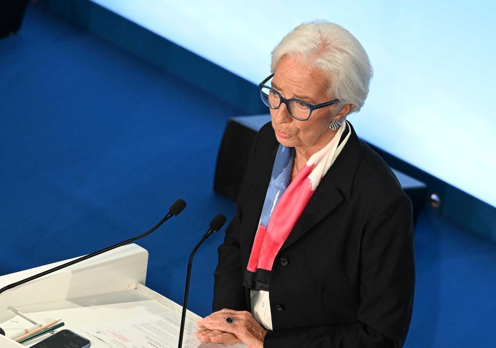 Più l’Europa si avvia al fallimento, più la vogliono rendere divertente