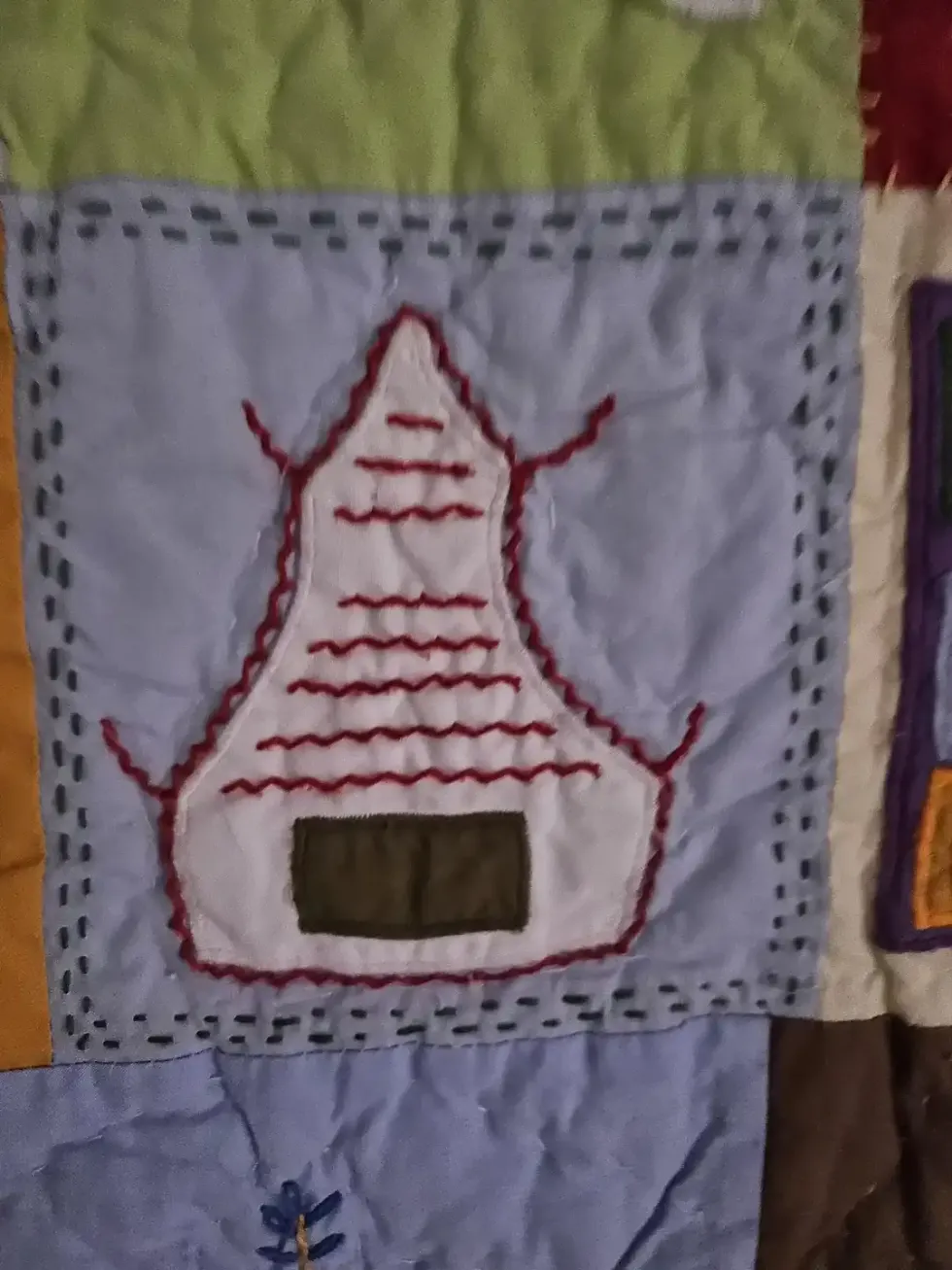 'Mystery quilt' photo has people in stitches trying  to figure out what it really is