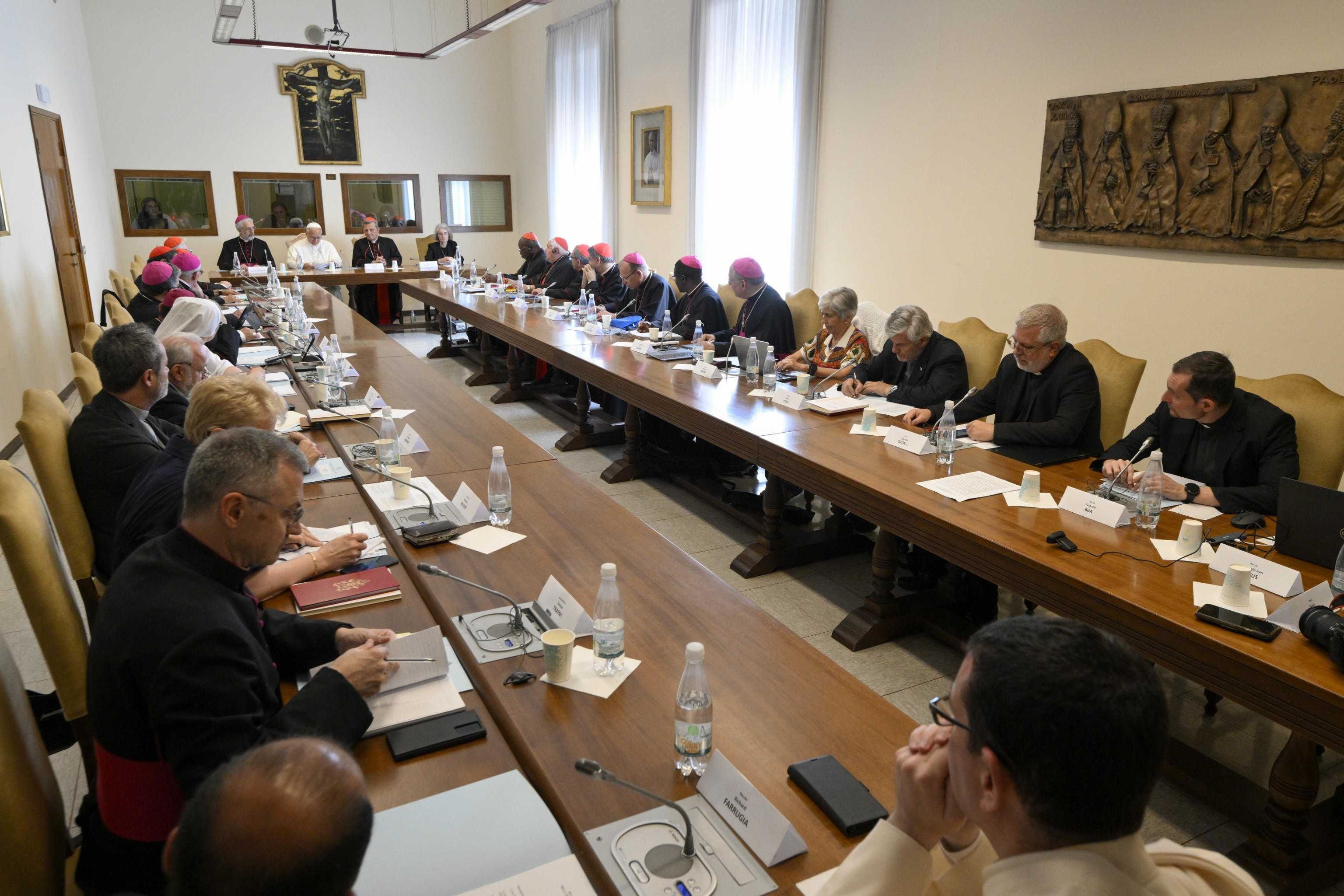 Oggi i vescovi al voto sul documento pro Lgbt che sfida Leone XIV
