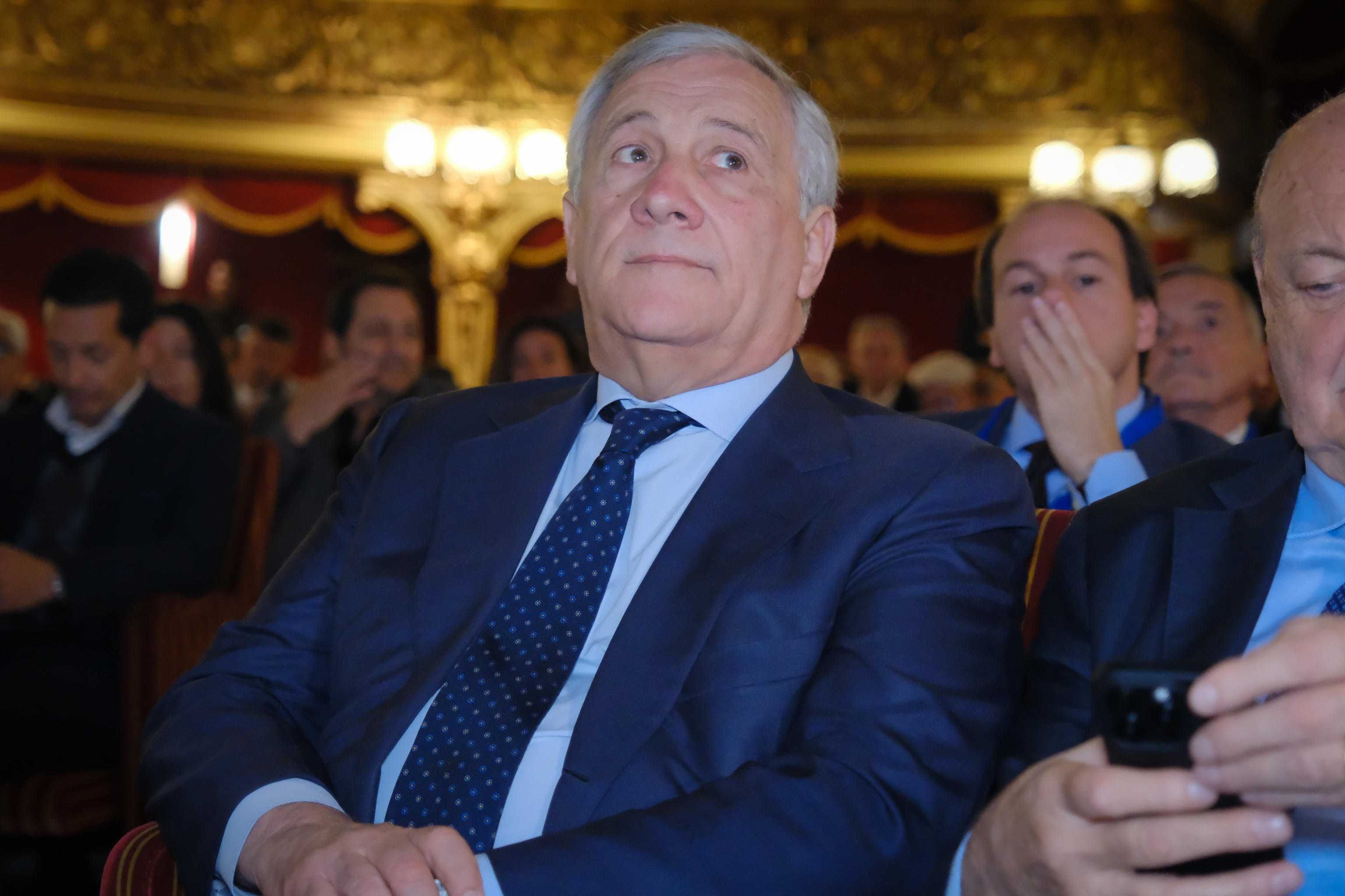 «Avvenire» predica più tasse sulla casa. Ma Tajani fa da scudo: «Una norma iniqua»
