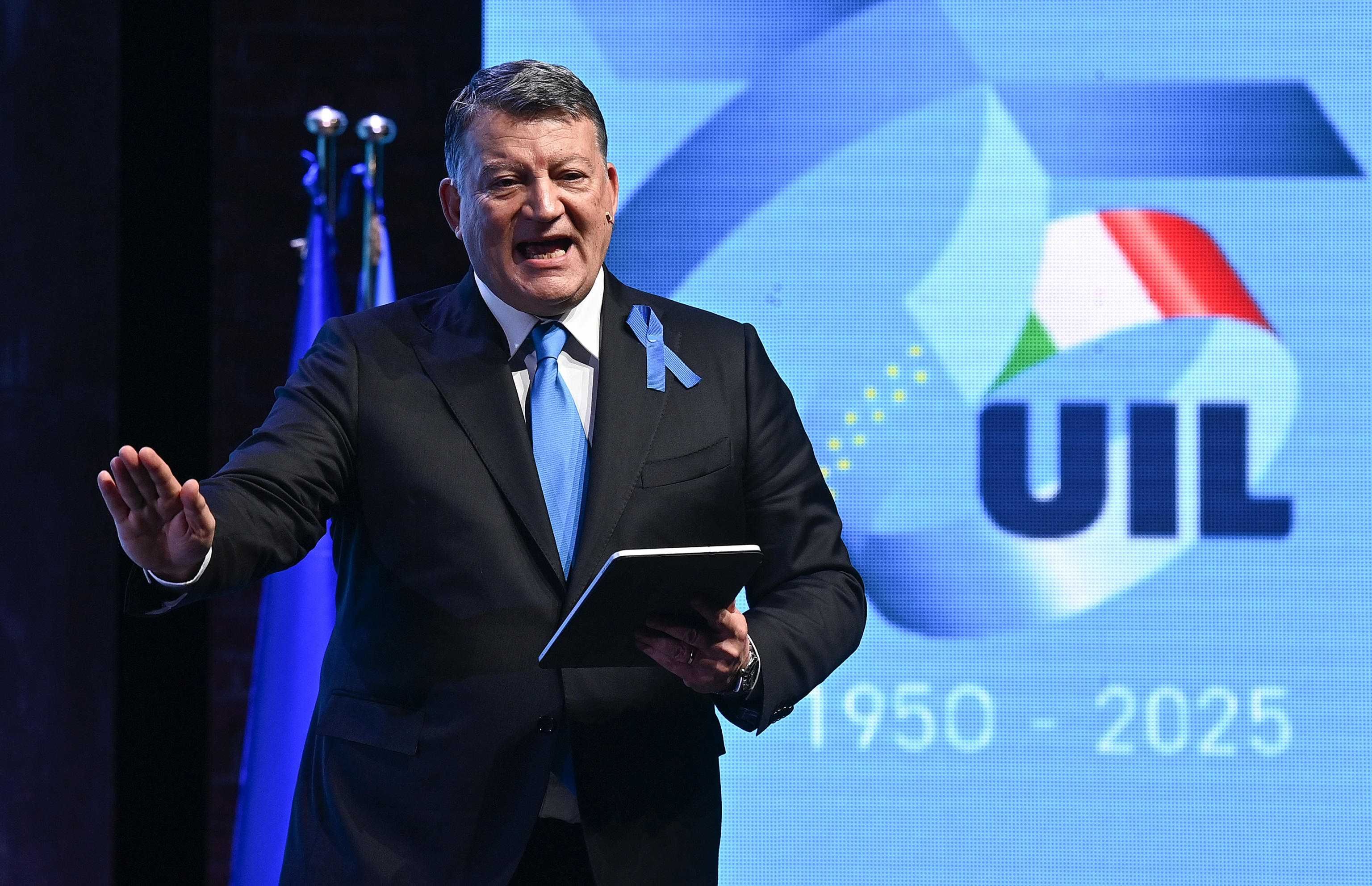 Mollare la Cgil conviene: salari su di 280 euro