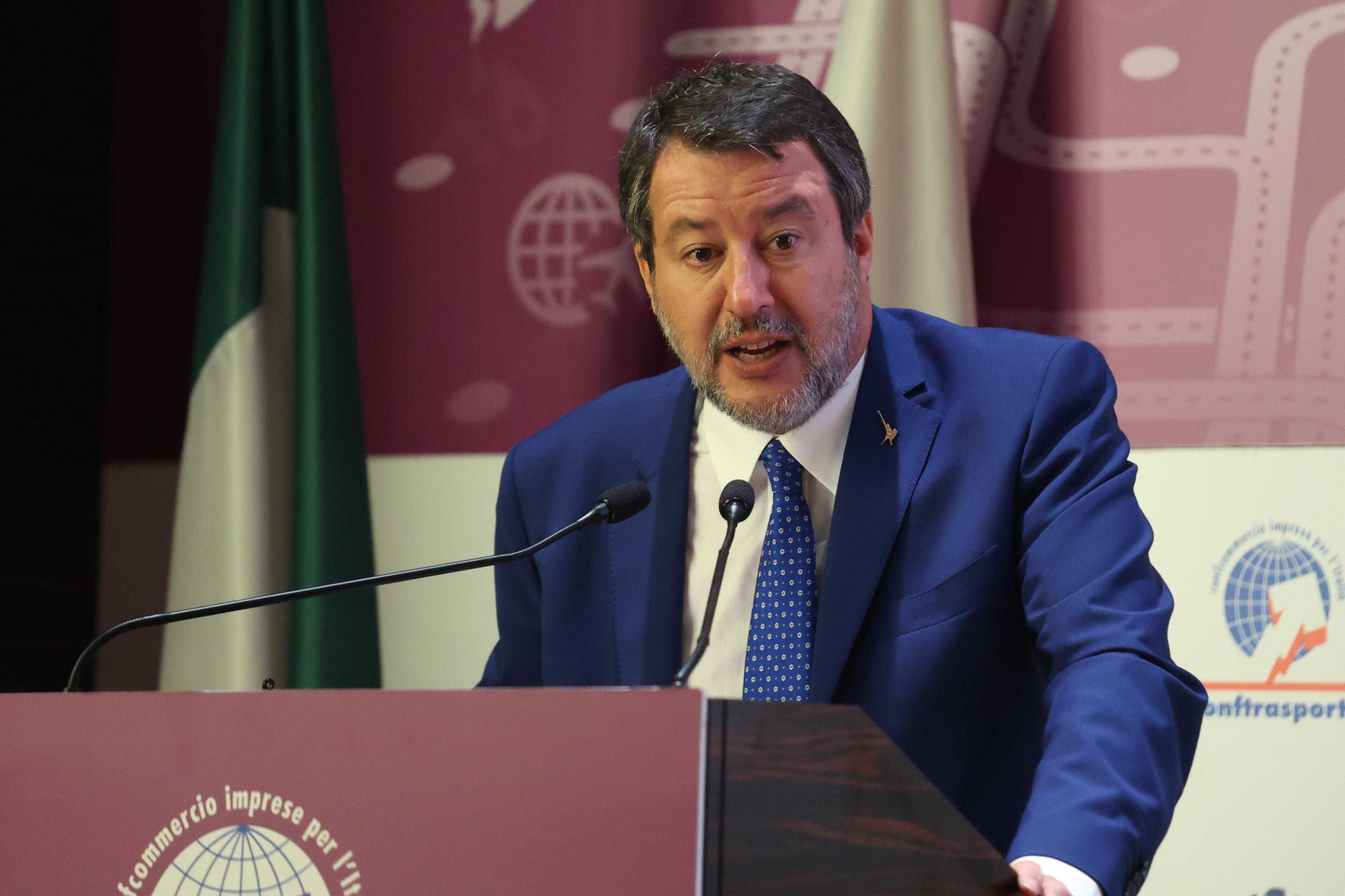 Ennesimo affondo Lega sulle banche: «Irritanti, alzeremo il contributo»