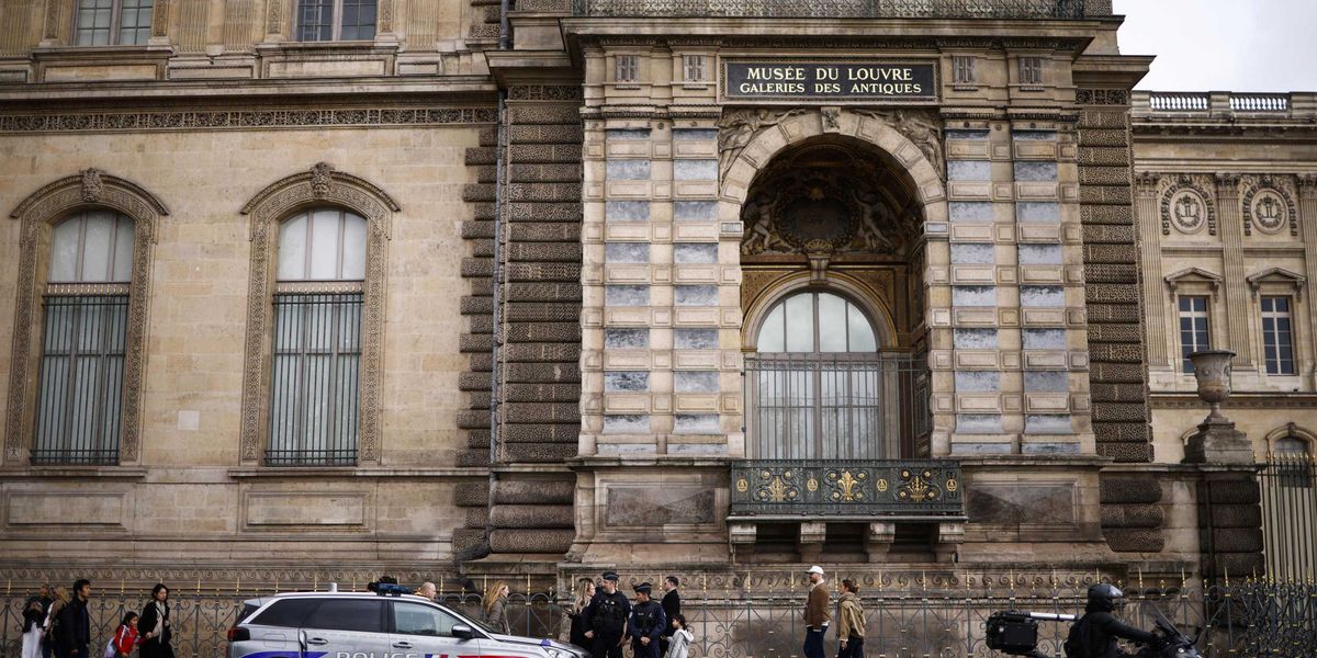 Due arrestati per il furto al Louvre. Fuggivano verso Algeria e Mali Due arrestati per il furto al Louvre. Fuggivano verso Algeria e Mali