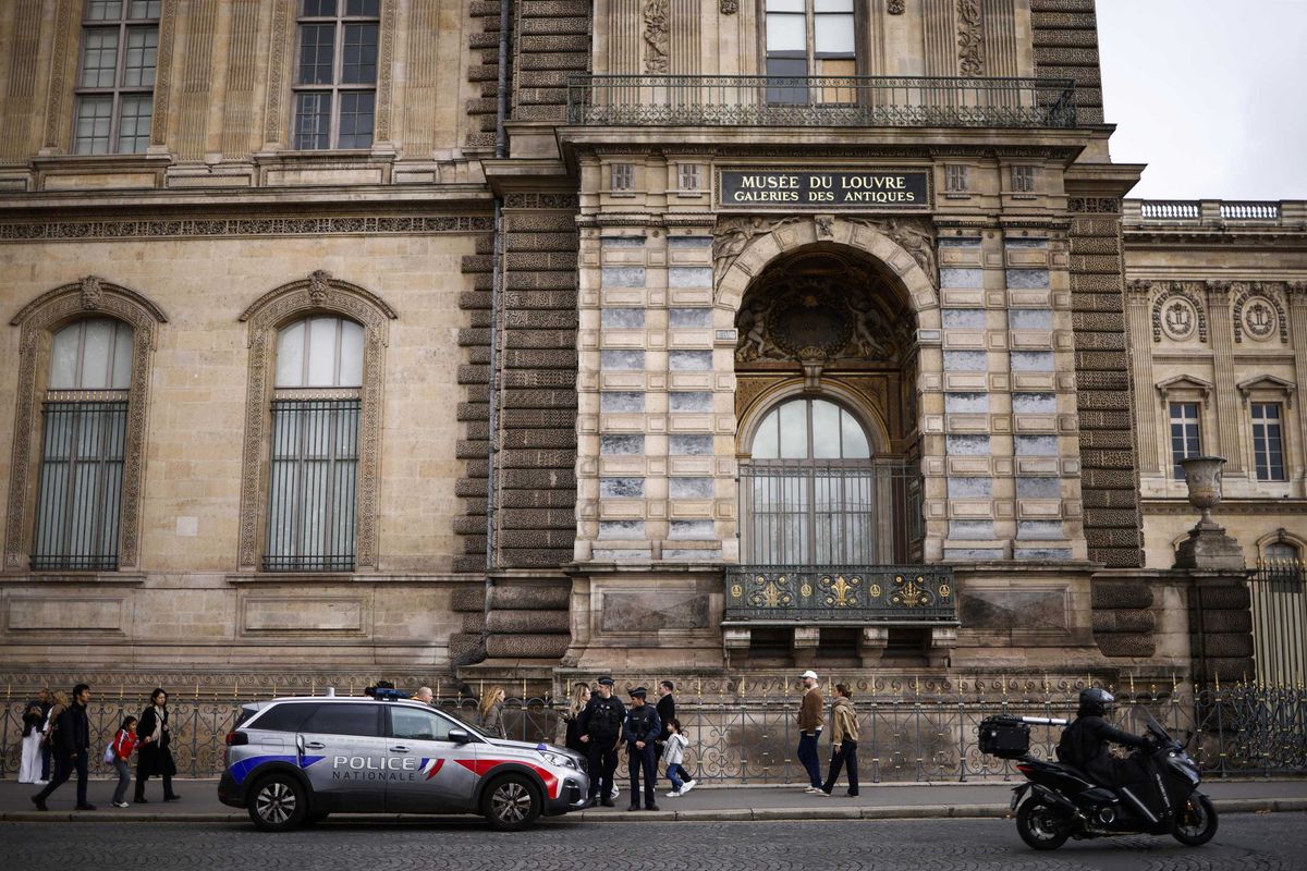 Due arrestati per il furto al Louvre. Fuggivano verso Algeria e Mali