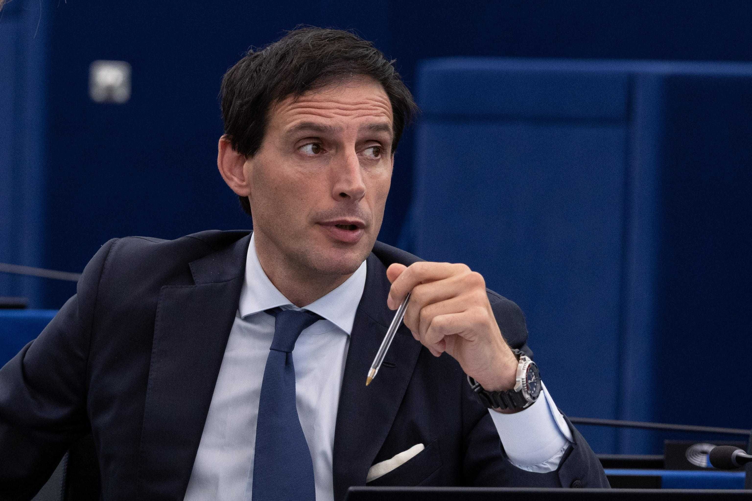 Automotive, Hoekstra: «Revisione delle norme CO2 per metà dicembre»