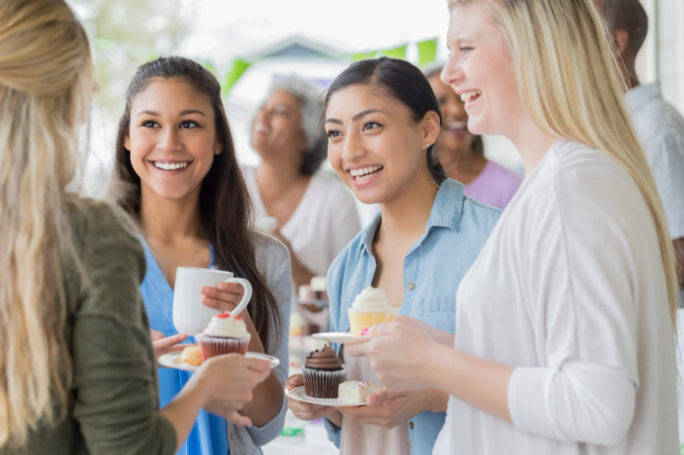 10 conversation starters that will instantly draw people to you