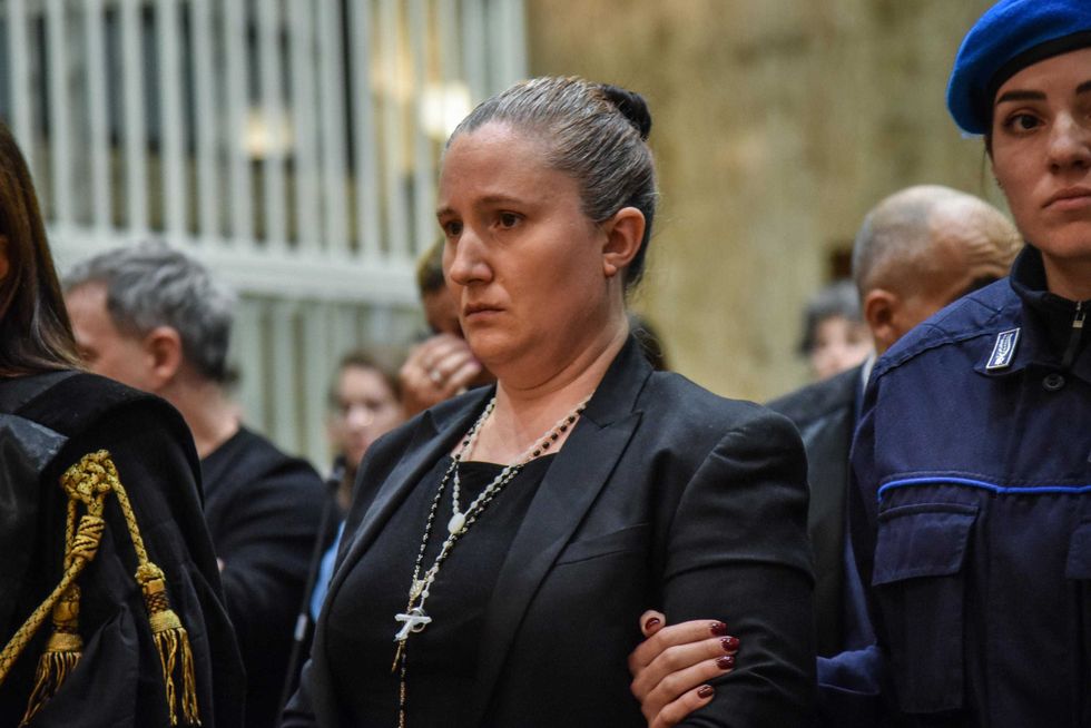 Fece morire di fame la figlia di 18 mesi. Ma i giudici in appello le tolgono l’ergastolo