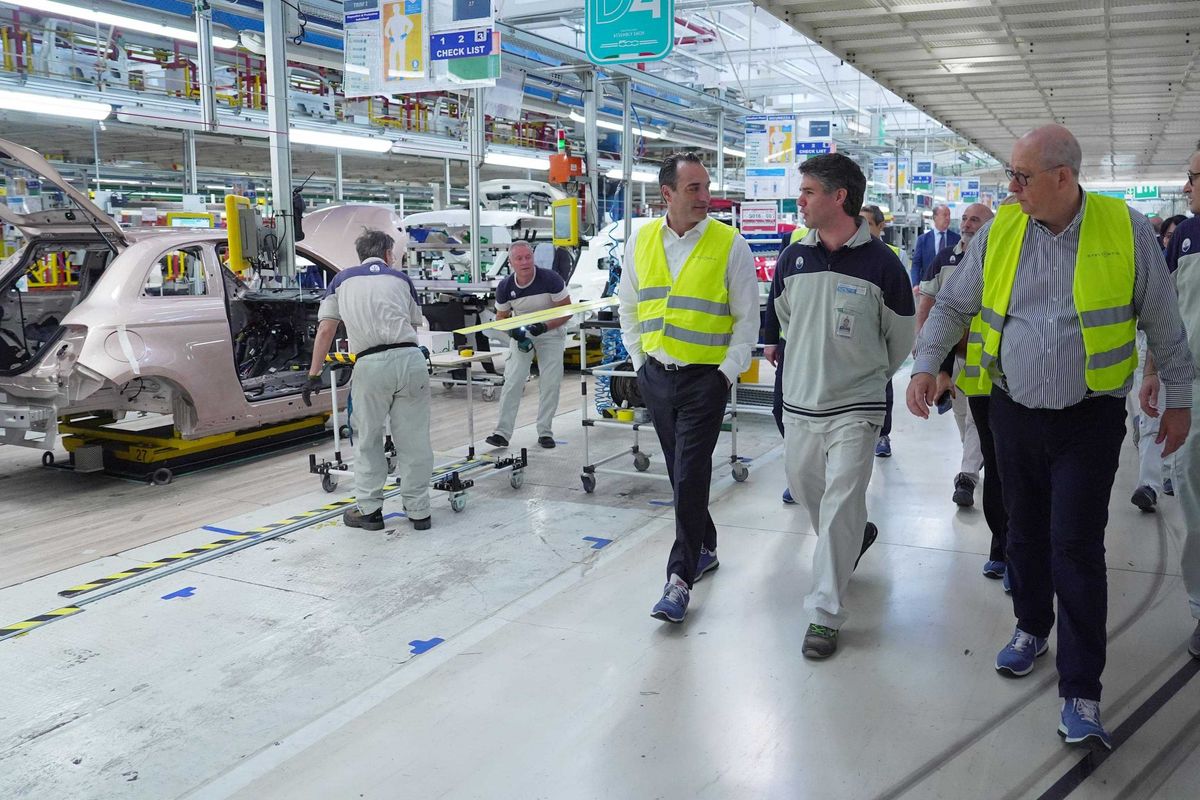 Stellantis ritira 375.000 suv per rischio incendio. «Non ricaricateli»