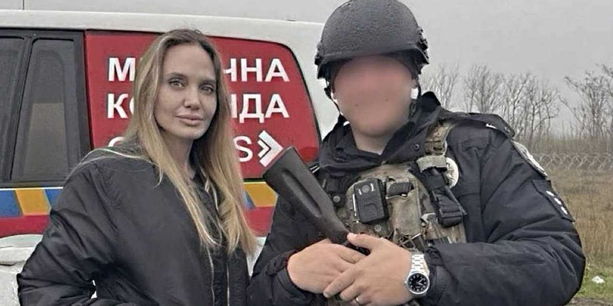 gli ucraini le arruolano la guardia del corpo angelina jolie va a liberarla da Laverita.info gli ucraini le arruolano la guardia del corpo angelina jolie va a liberarla