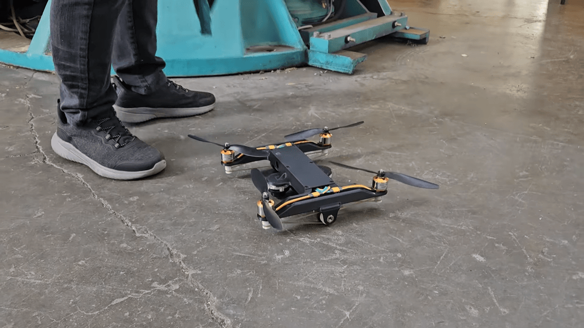 Roboter-Videos: Multimode-Drohne, humanoide Roboter und mehr