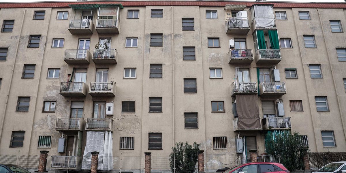 La sinistra si batte per dare gli appartamenti popolari agli stranieri senza lavoro La sinistra si batte per dare gli appartamenti popolari agli stranieri senza lavoro