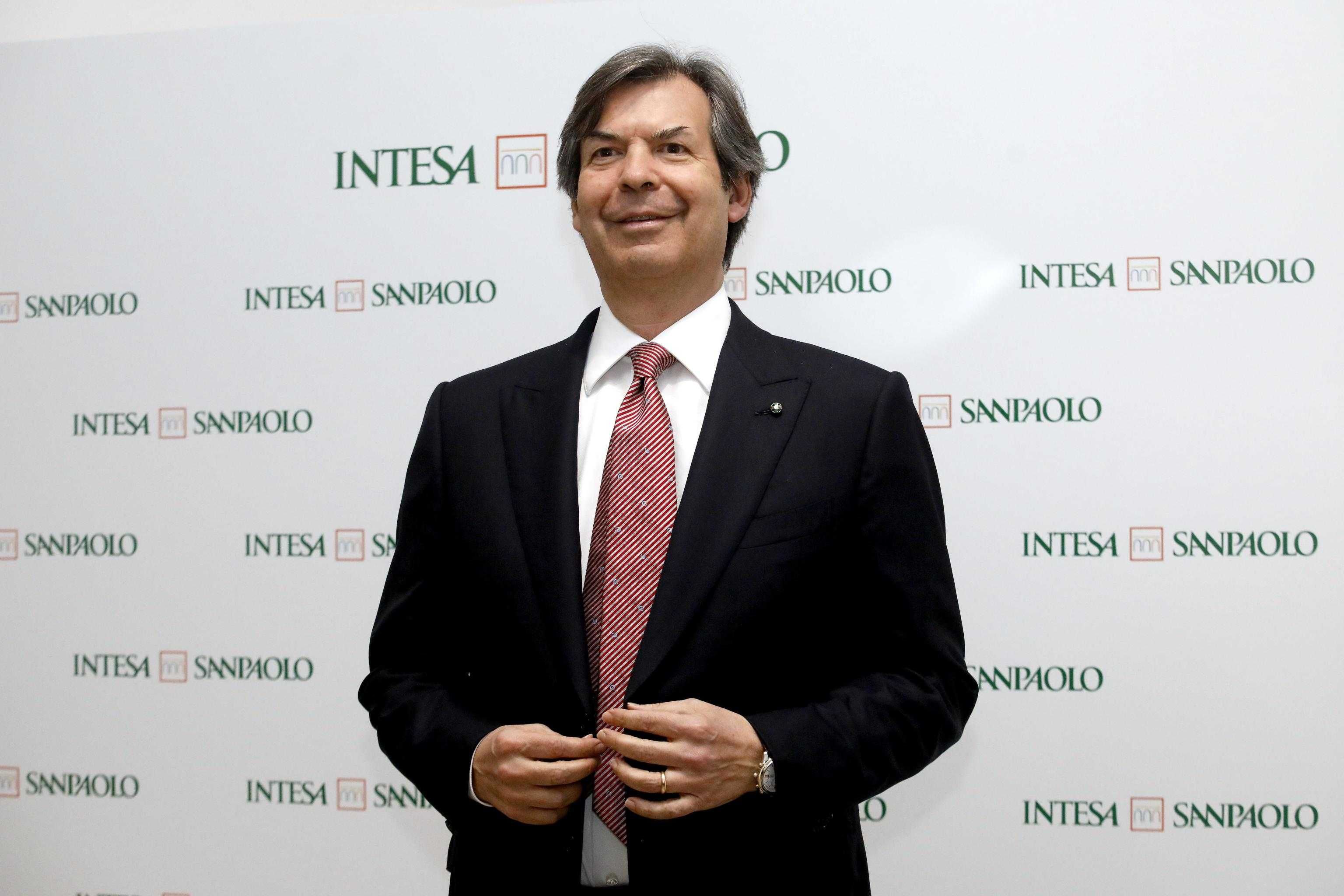 Intesa mette a segno profitti da record. Messina rassicura: tassa banche gestibile