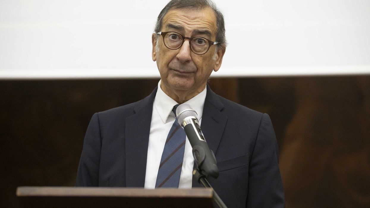 Vendita di San Siro, mentre slitta il rogito spuntano vincoli e un nuovo prestito