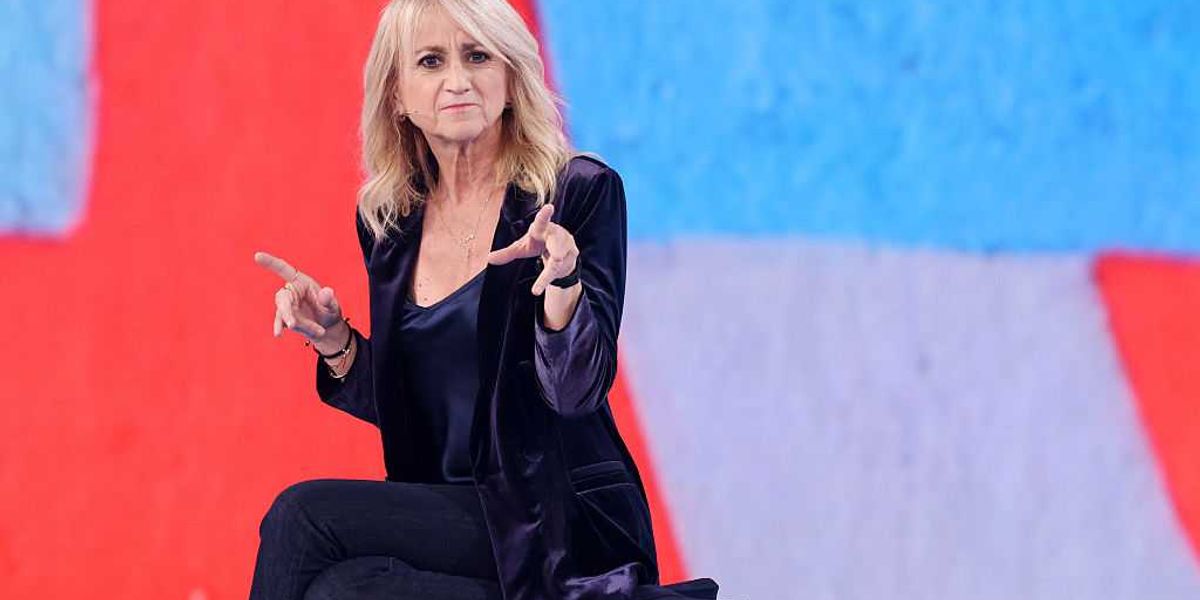 La pimpante maestrina dalle battutine loffie La pimpante maestrina dalle battutine loffie