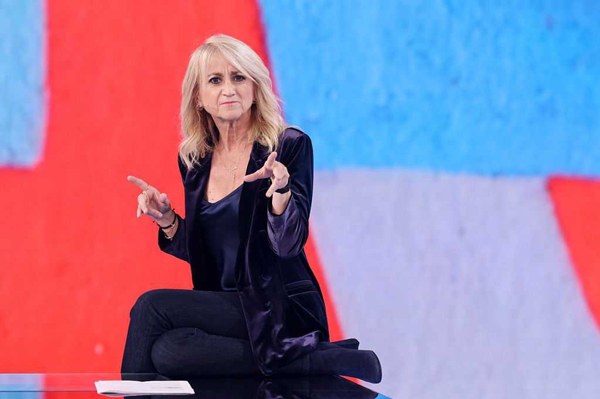 La pimpante maestrina dalle battutine loffie